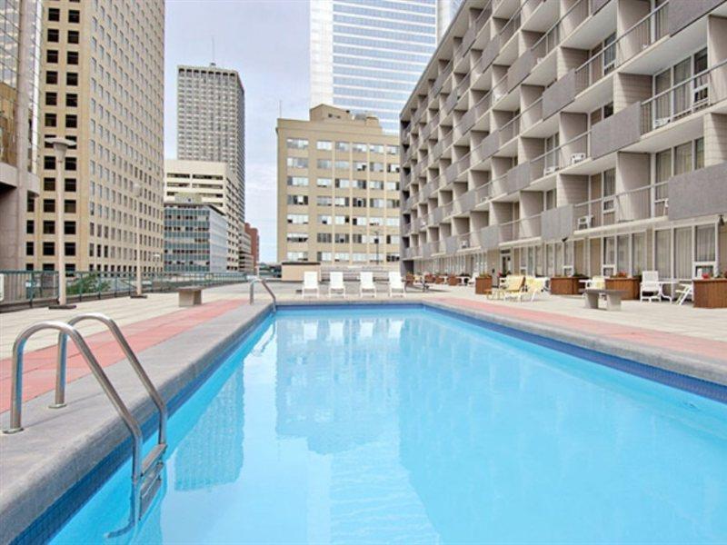 Hotel Ramada Plaza by Wyndham Calgary Downtown Zewnętrze zdjęcie